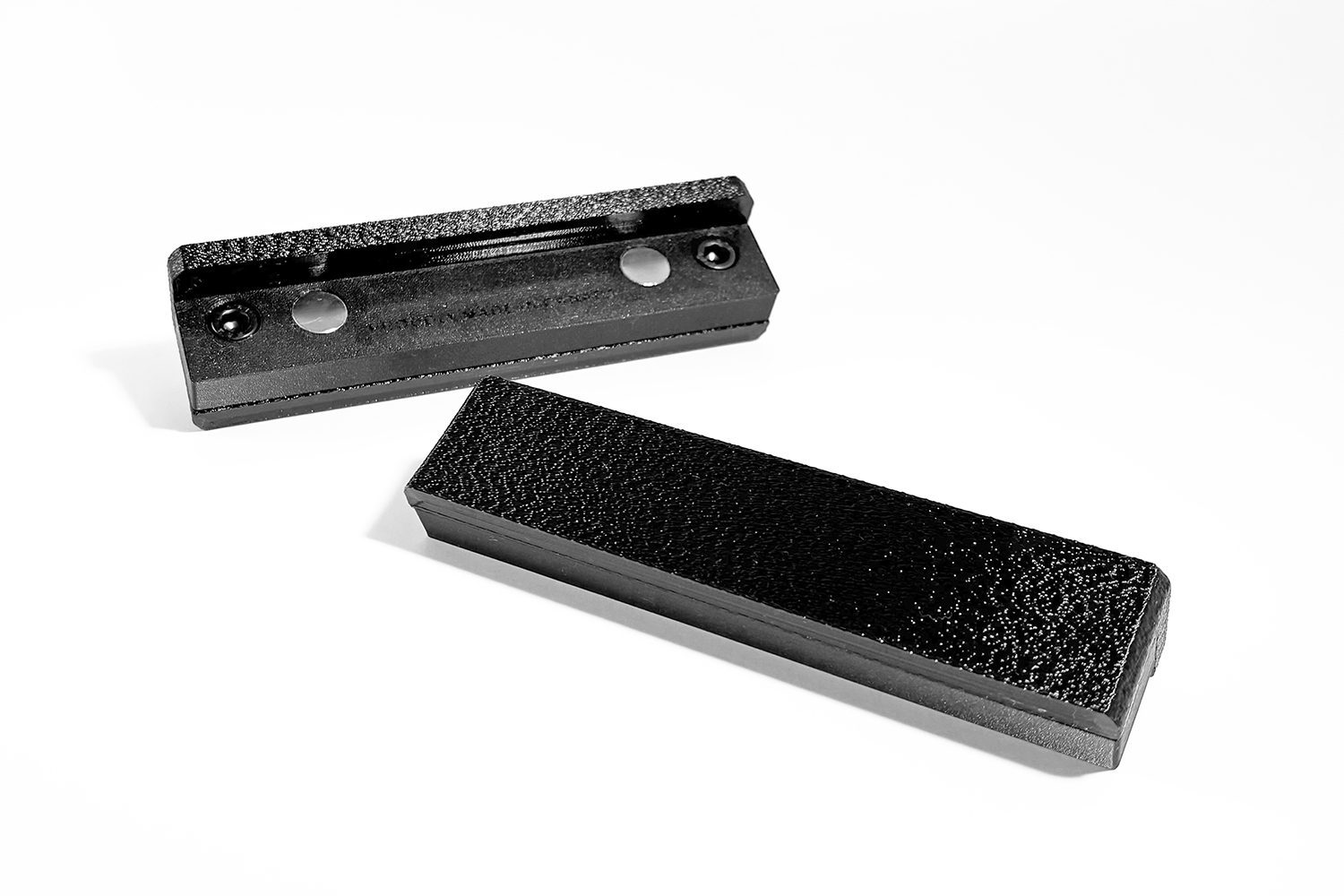 Our Soft Vise Jaw Pads PRO are the ultimate solution for secure and scratch-free bike part maintenance. Perfect for tasks like mountain bike shock maintenance.