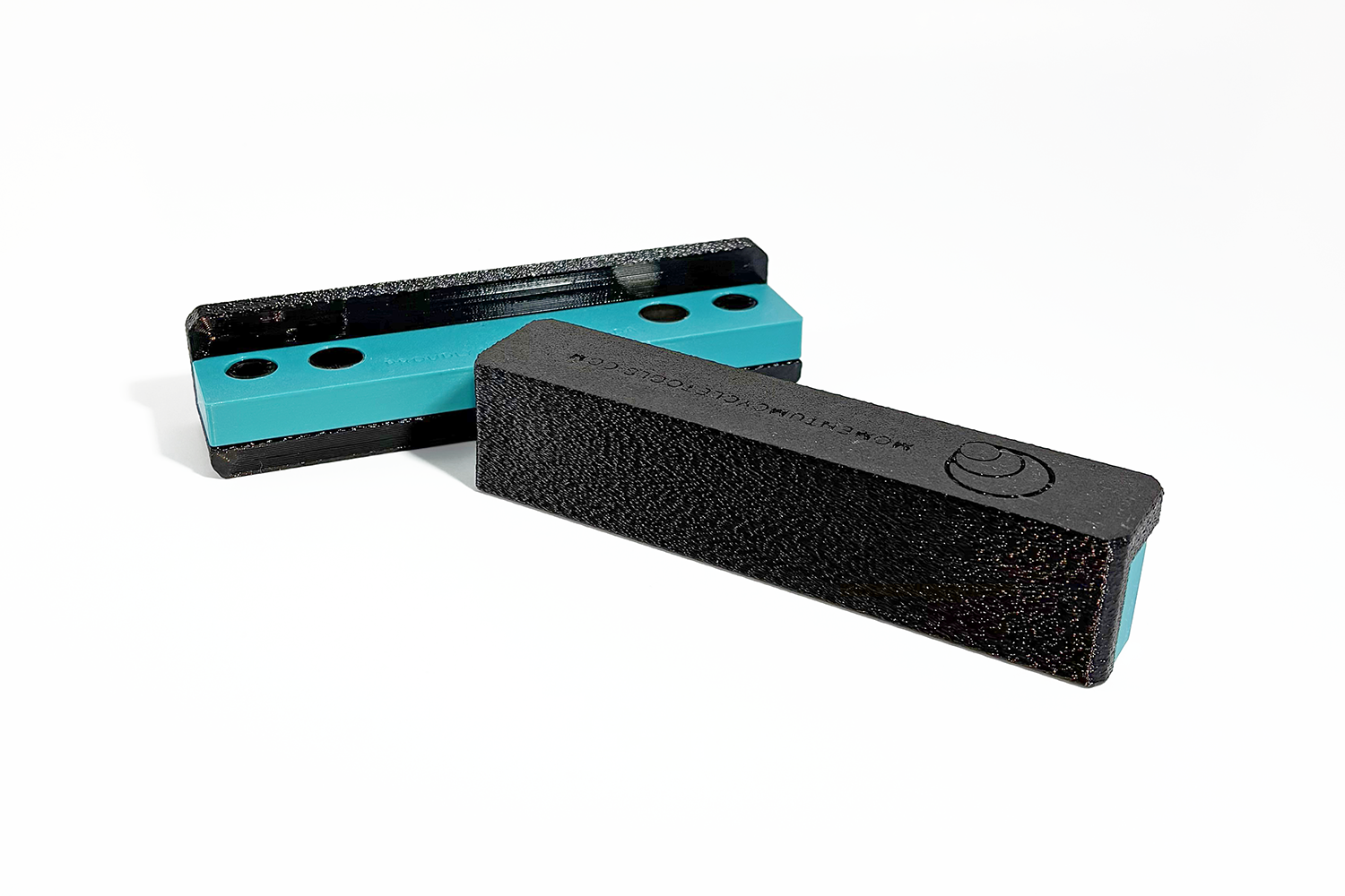 These Soft Vise Jaw Pads are the PRO version and ultimate solution for secure and scratch-free bike part maintenance.