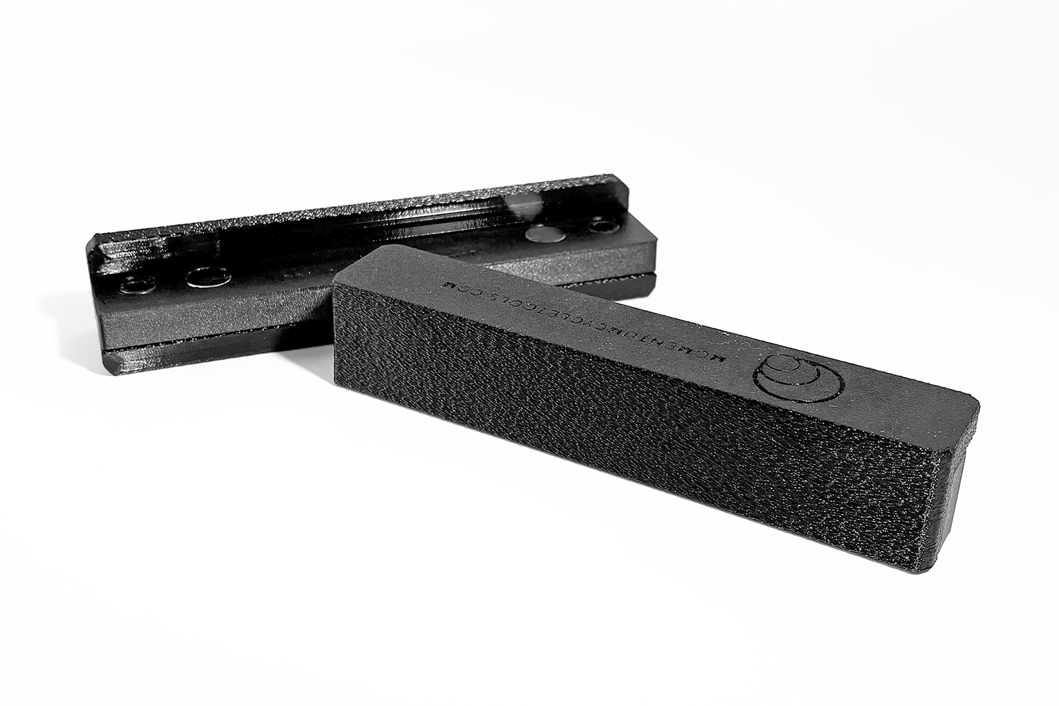 Soft Vise Jaw Pads for secure and scratch-free bike part maintenance. Perfect for tasks like MTB shock maintenance.