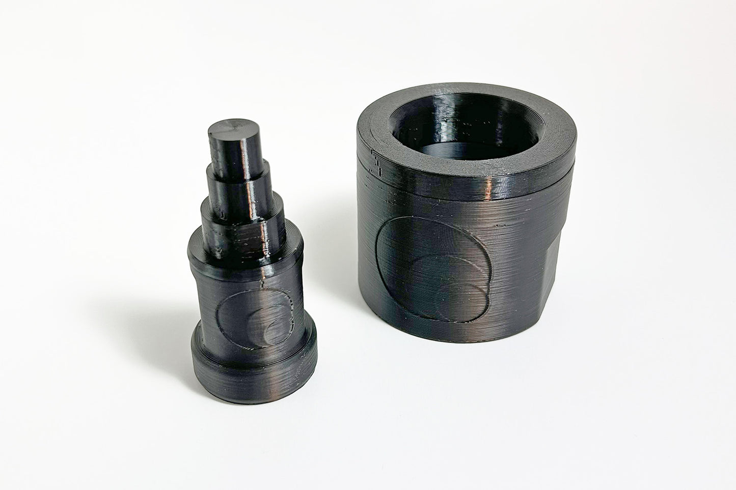 This Wheel Hub Axle Removal Tool + Hub Support kit will help you remove the axle from your wheel hub when proceeding with your hub maintenance.