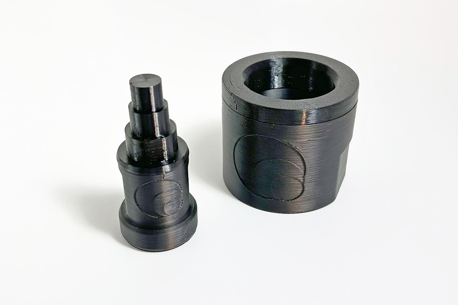 This Wheel Hub Axle Removal Tool + Hub Support kit will help you remove the axle from your wheel hub when proceeding with your hub maintenance.