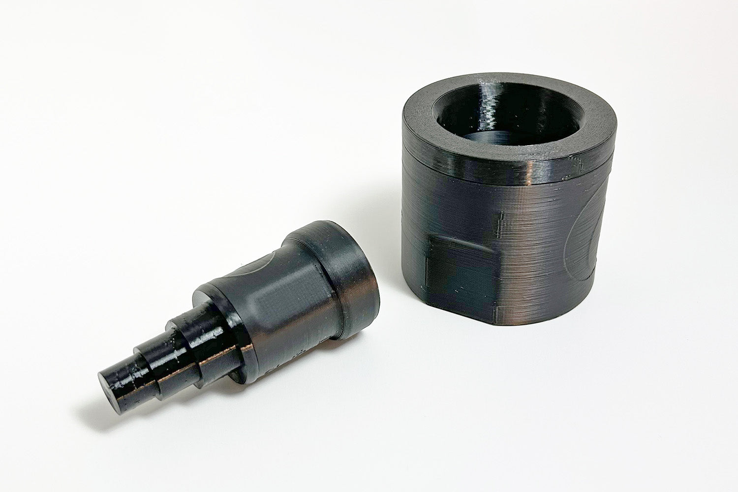 Our Wheel Hub Axle Removal Tool + Hub Support are made of high impact resistance and rigid "soft touch" thermoplastics. This gives an extra protection so you don’t scratch your hub or dent your axle while proceeding with your maintenance.